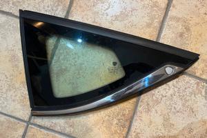 Deflettore vetro fisso posteriore lancia delta sx