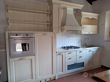 Mobili di legno massello