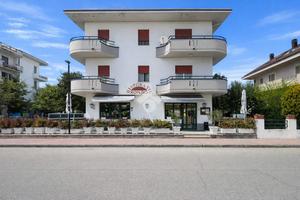 NEGOZIO A CASTELLALTO