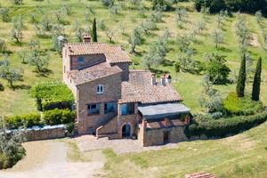 Rustico / Casale di 350 m² con più di 5 locali e b
