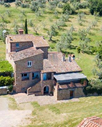 Rustico / Casale di 350 m² con più di 5 locali e b