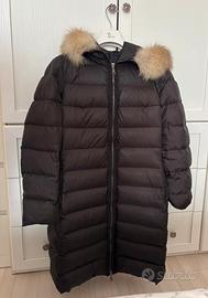 Piumino Moncler donna lungo con pelo