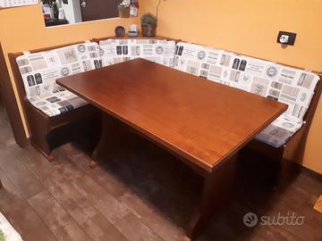 tavolo in legno. panca angolare 