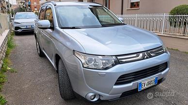 Mitsubishi Outlander 2.2 di-d 4WD 7 p.Automatica