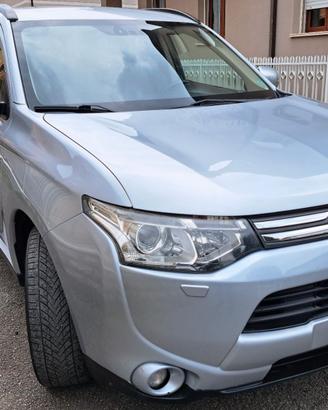 Mitsubishi Outlander 2.2 di-d 4WD 7 p.Automatica