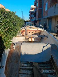 Barca in legno da sistemare.