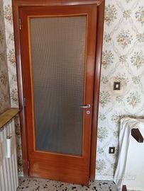 Porte interne in legno con vetro satinato