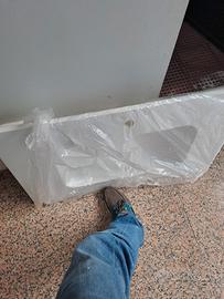 Lavabo con piccolo difetto nascosto