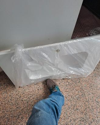 Lavabo con piccolo difetto nascosto