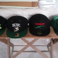 CAPPELLINI CON VISIERA SNAPBACK E REGOLABILI
