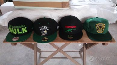 CAPPELLINI CON VISIERA SNAPBACK E REGOLABILI