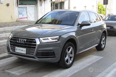 AUDI Q5 40 TDI quattro S tronic Business
