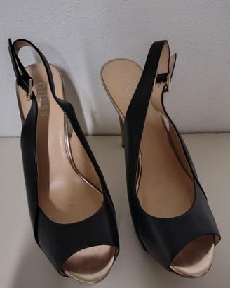 Sandali Guess neri con tacco e cinturino