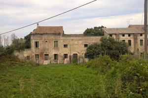 Rustico con oltre 3.600 m² di terreno