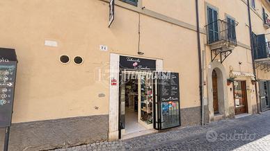 Tabaccheria a Tarquinia Via Umberto I 1 locali