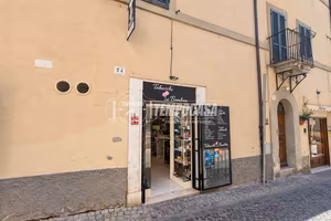 Tabaccheria a Tarquinia Via Umberto I 1 locali