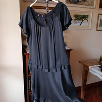 Due Vestiti seta nero e lino bianco