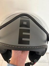 Casco marca mono design