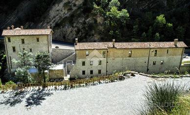 2 LOCALI A GUBBIO