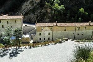 2 LOCALI A GUBBIO