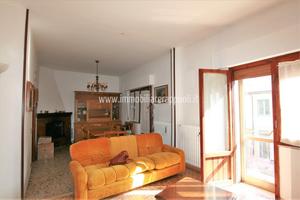 CS219 - Casa singola spaziosa con garage e giardin