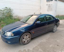 TOYOTA Avensis 1.6 benzina - anno 2002