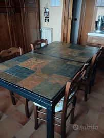 tavolo con metallo e pietra