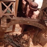 Lampadario e candelabri in ferro battuto