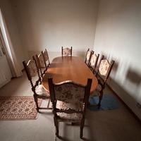 Set da pranzo - Tavolo + 8 sedie in noce 