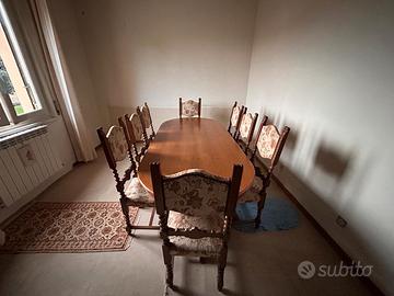 Set da pranzo - Tavolo + 8 sedie in noce 