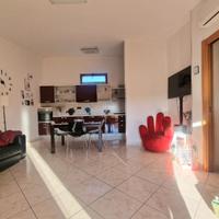 Ampio trilocale con veranda e posto auto coperto