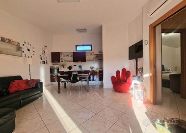 Ampio trilocale con veranda e posto auto coperto