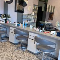 Arredamento per negozio di parrucchiere