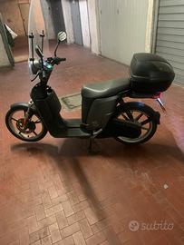 Scooter Askoll 125 cc volore nero