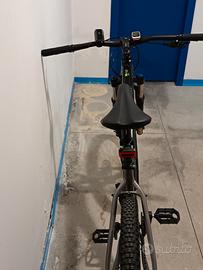 Mountain bike muscolare nuova