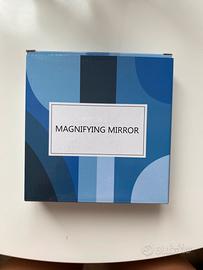 Specchio ingranditore con ventose