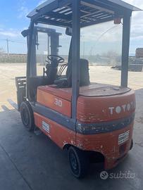 Carrelllo elevatore Toyota elettrico 30 quintali
