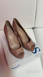 Decollete aperte avanti pelle nude GUESS