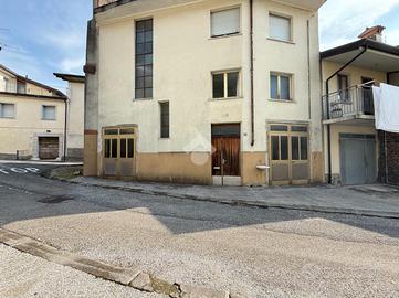 CASA SEMINDIPENDENTE A TRASAGHIS