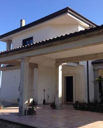 Villa di 300 m² con più di 5 locali e box auto dop