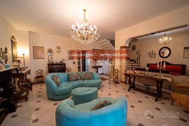 VILLA CON PISCINA Quartiere Signorile