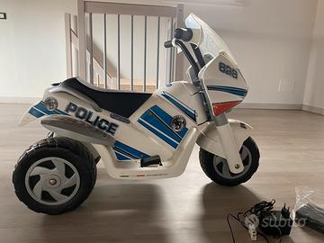 Moto elettrica polizia peg perego