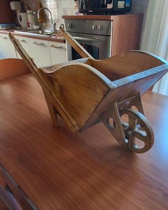 carriola in legno  (artigianato valtellinese.