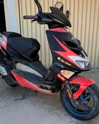 Aprilia SR 50 Replica Troy Corser – 8.400 km