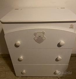 lettino con armadietto piccolo