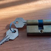 Yale Cilindro Profilato. In Ottone