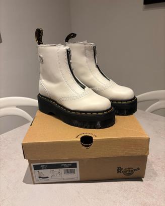 Dr. Martens Jetta