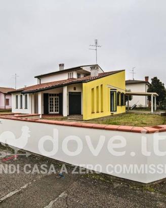 Casa indipendente di 237 m² con 5 locali e box aut