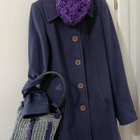 Cappotto, scaldacollo, borsa, viola
