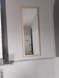 specchio rettangolare con cornice oro